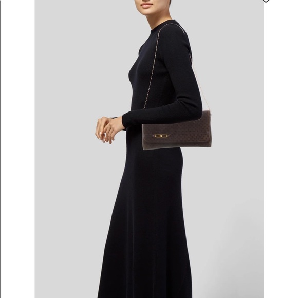 Vintage Gucci clutch with gold chain. #AuthenticGucci - Picture 2 of 6